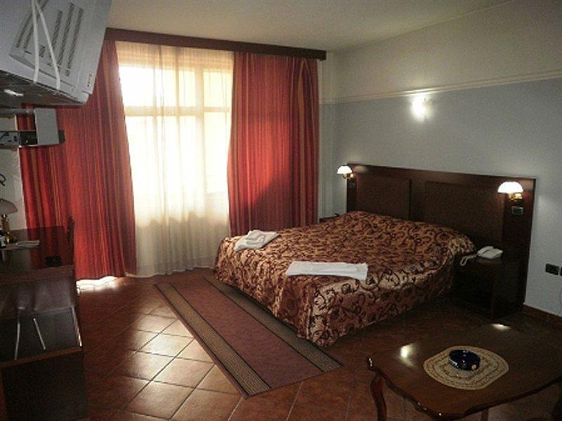 Hotel Elysee Tirana Room photo